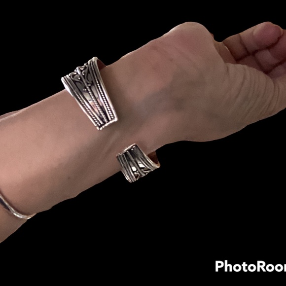 Silver with Turquoise gem Cuff bracelet - Picture 6 of 9